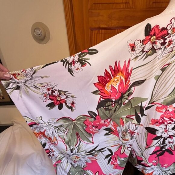 Chico's XL Poncho Top Pink Multicolor Worn Once Excellent Condition - Picture 4 of 6